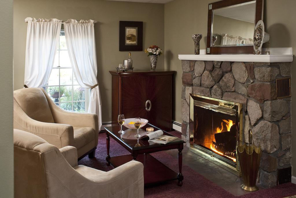 Bed and Breakfast Huron House Oscoda Екстер'єр фото